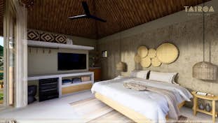 un dormitorio con puerta de madera, buena ventilación natural, ducha y WC